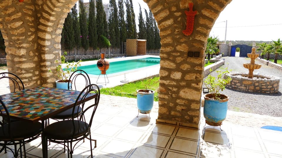 Dining area, Pool view