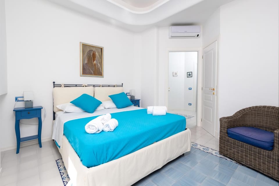 Bed, Photo of the whole room, Bedroom, towels, air conditioner