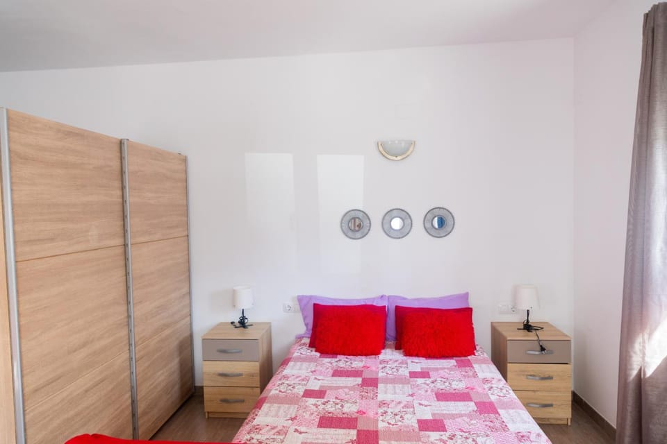 Bed, Photo of the whole room, Bedroom, wardrobe