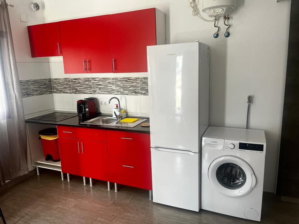 Kitchen or kitchenette, washing machine