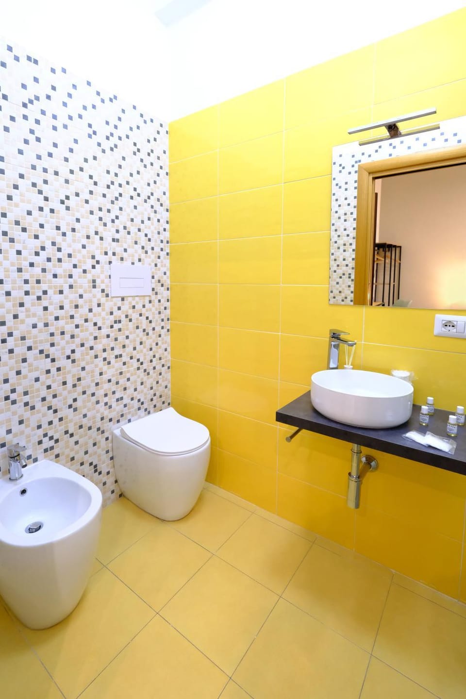 Shower, Toilet, bidet, towels