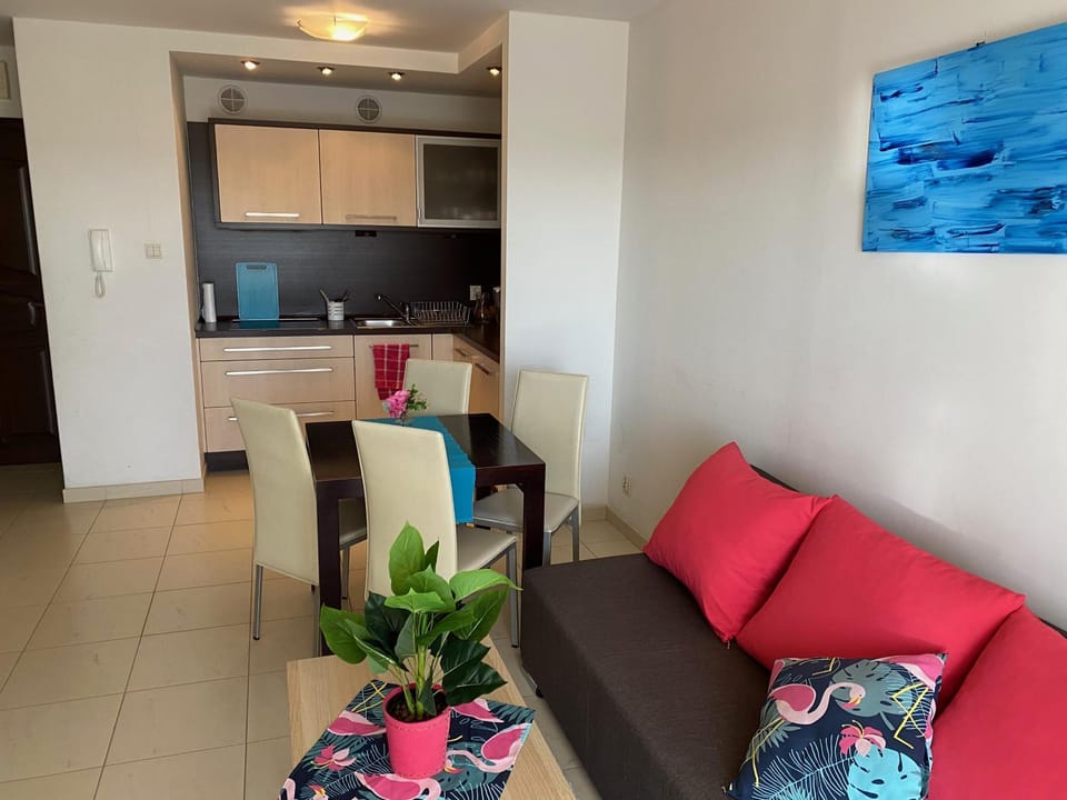 Kitchen or kitchenette, Living room