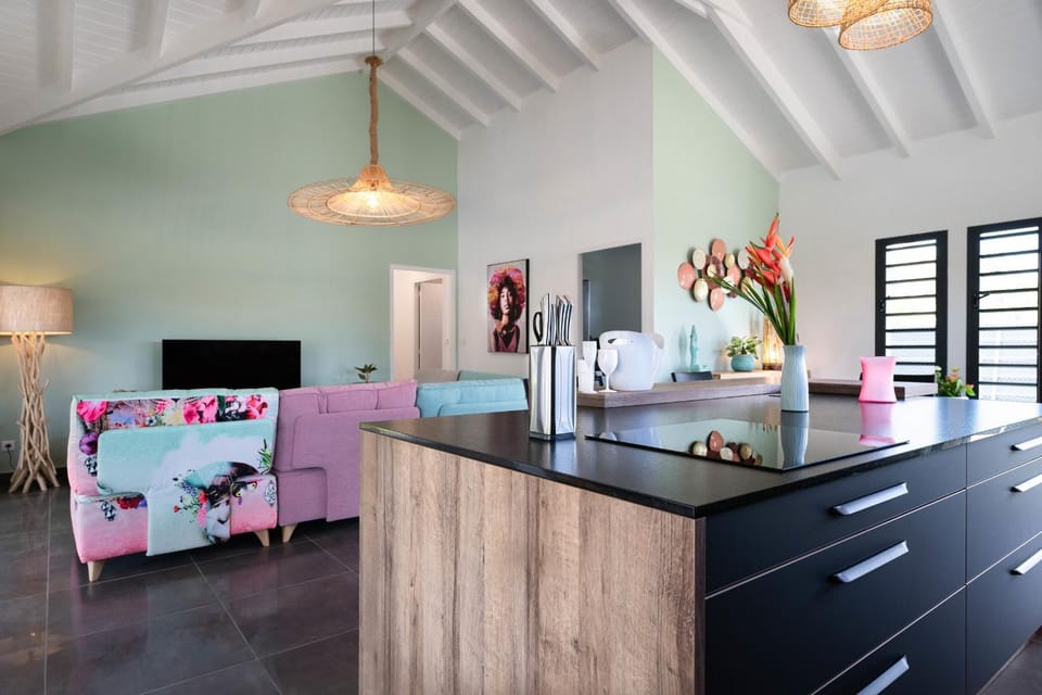 TV and multimedia, Kitchen or kitchenette, Seating area
