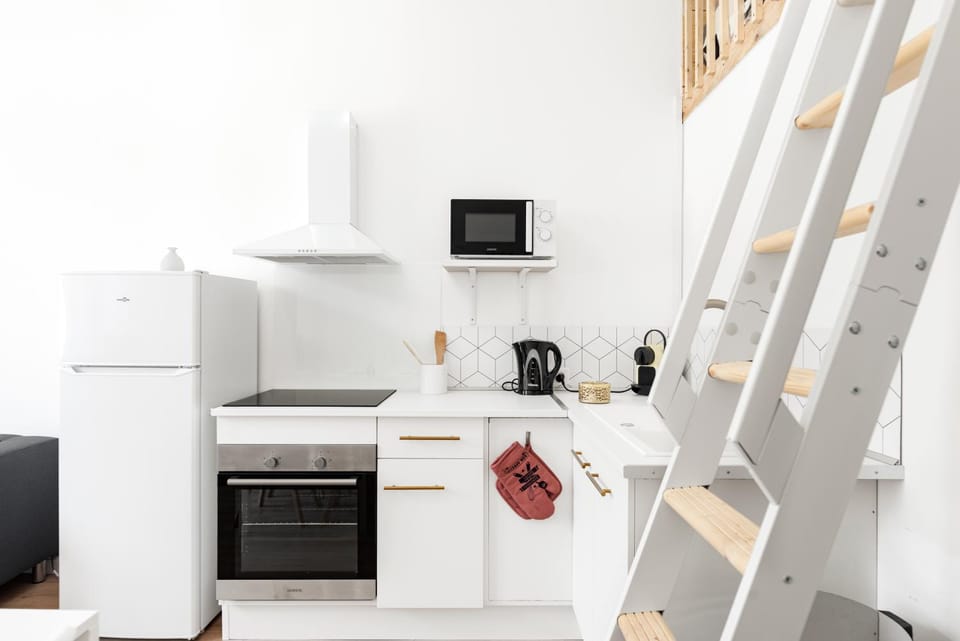 Kitchen or kitchenette, microwave, oven, pet friendly, stove, toaster