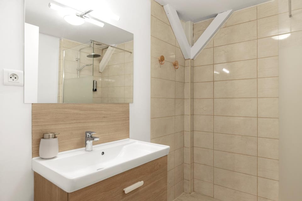 Shower, Bathroom