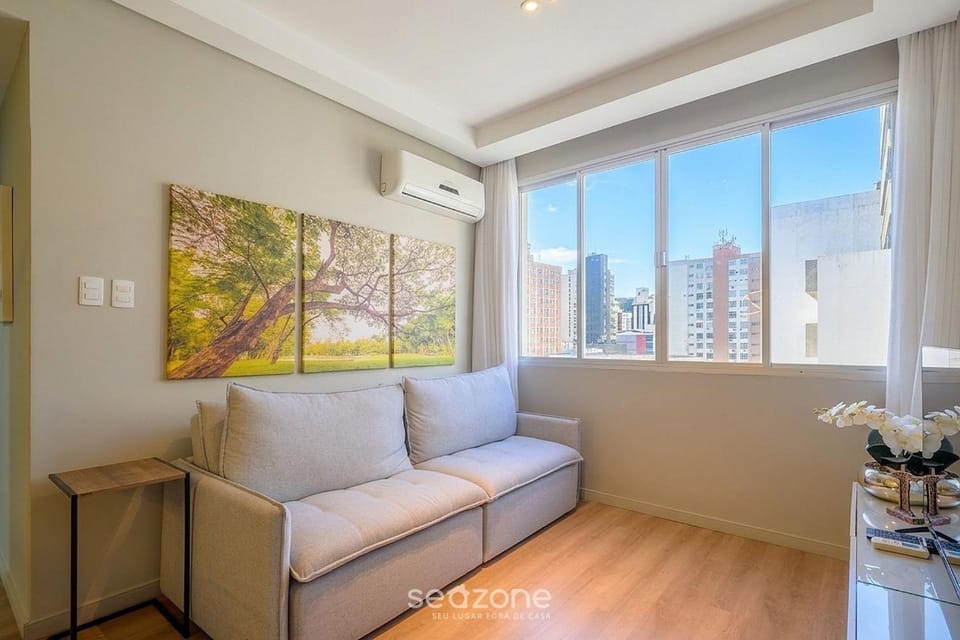 TV and multimedia, Living room, City view