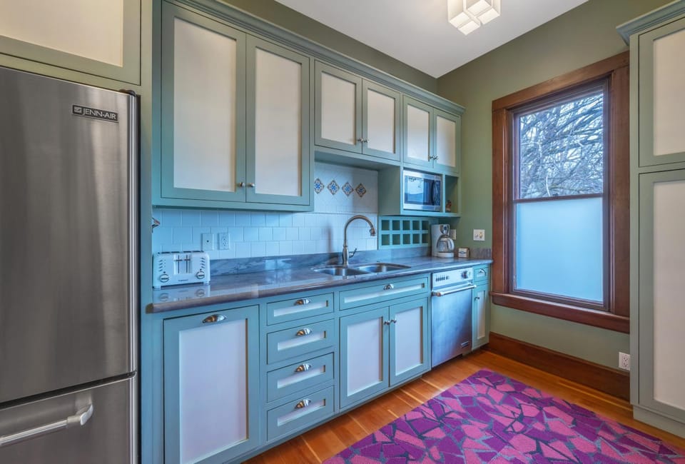 Historic Roe Parker home House in Hood River
