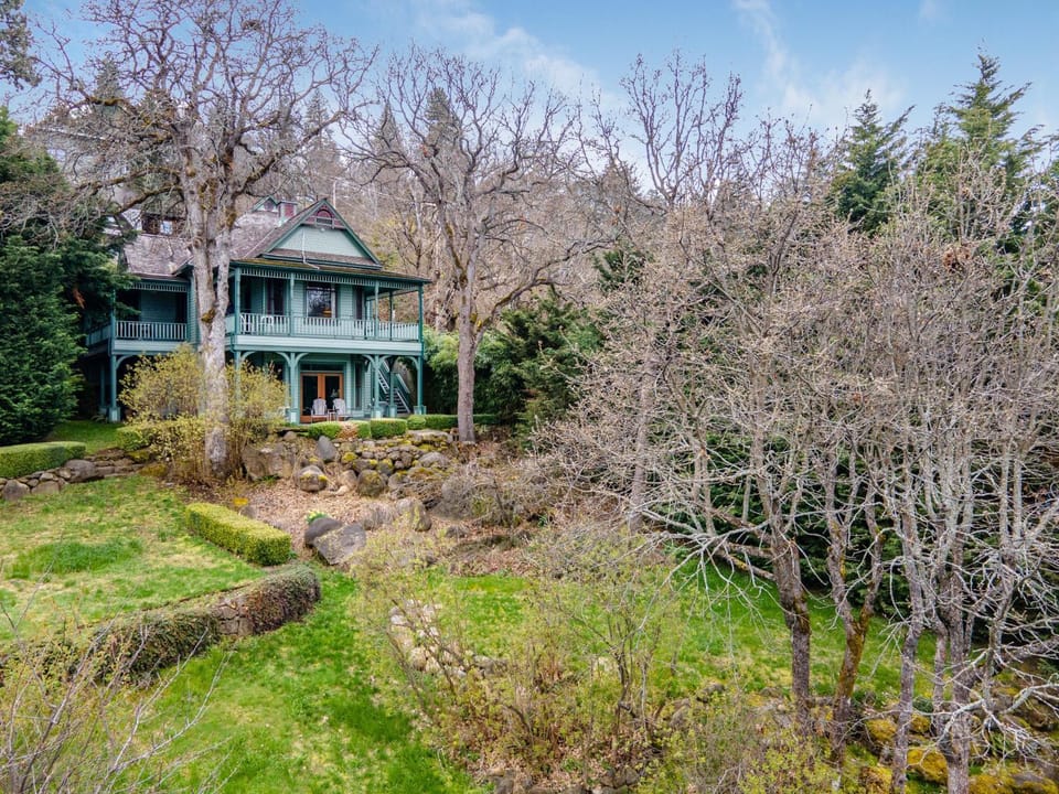Historic Roe Parker home House in Hood River