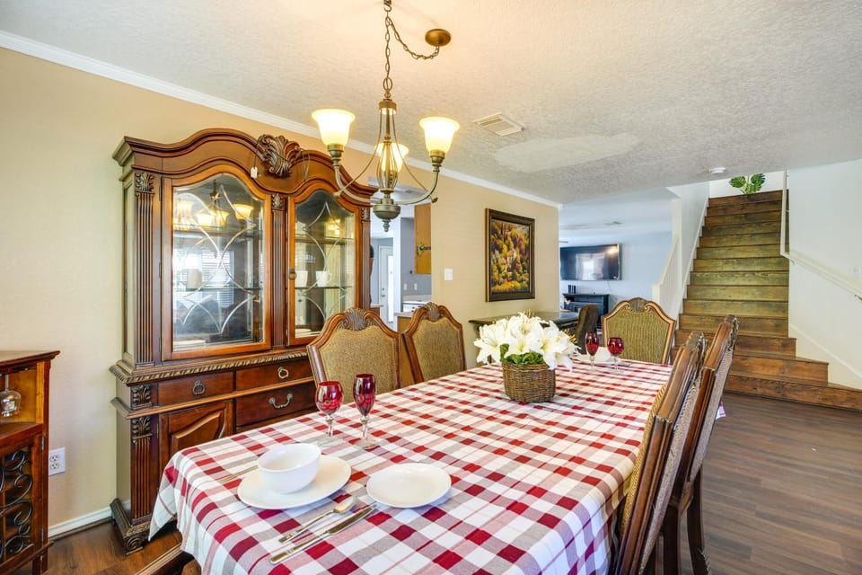 San Antonio Home with Private Hot Tub and Pool! House in San Antonio