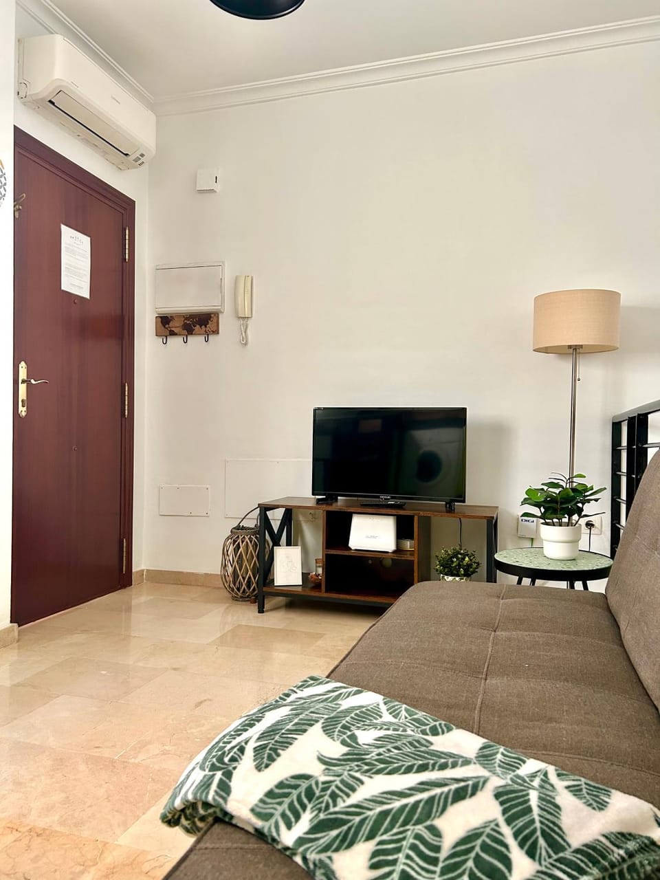 TV and multimedia, Living room, air conditioner