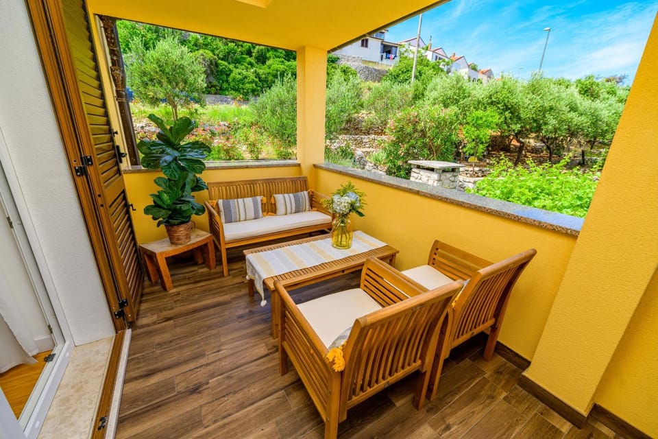 Spring, Day, View (from property/room), Balcony/Terrace, Balcony/Terrace, Seating area, Garden view, Inner courtyard view