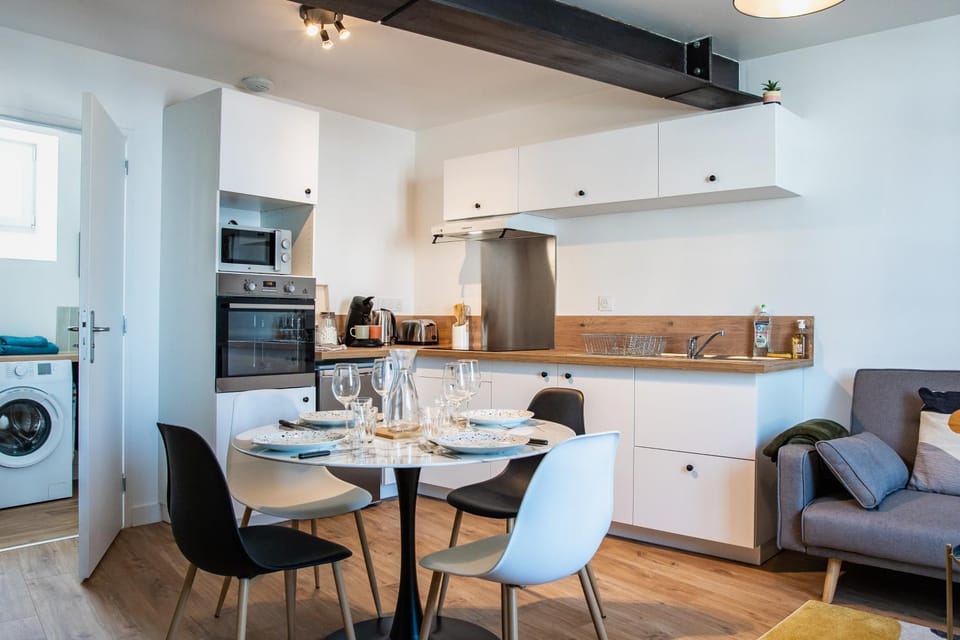 Coffee/tea facilities, Kitchen or kitchenette, Living room, Dining area, minibar, pet friendly, stove, toaster, washing machine