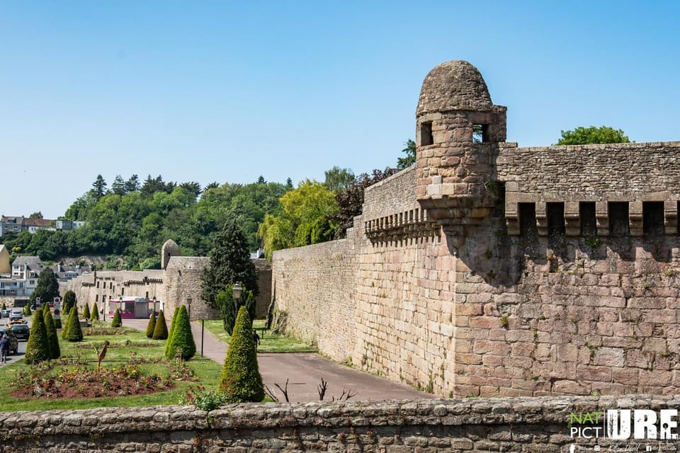 Property building, Nearby landmark, Day, Landmark view