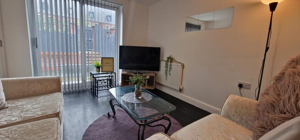 Communal lounge/ TV room, TV and multimedia, Living room, Seating area