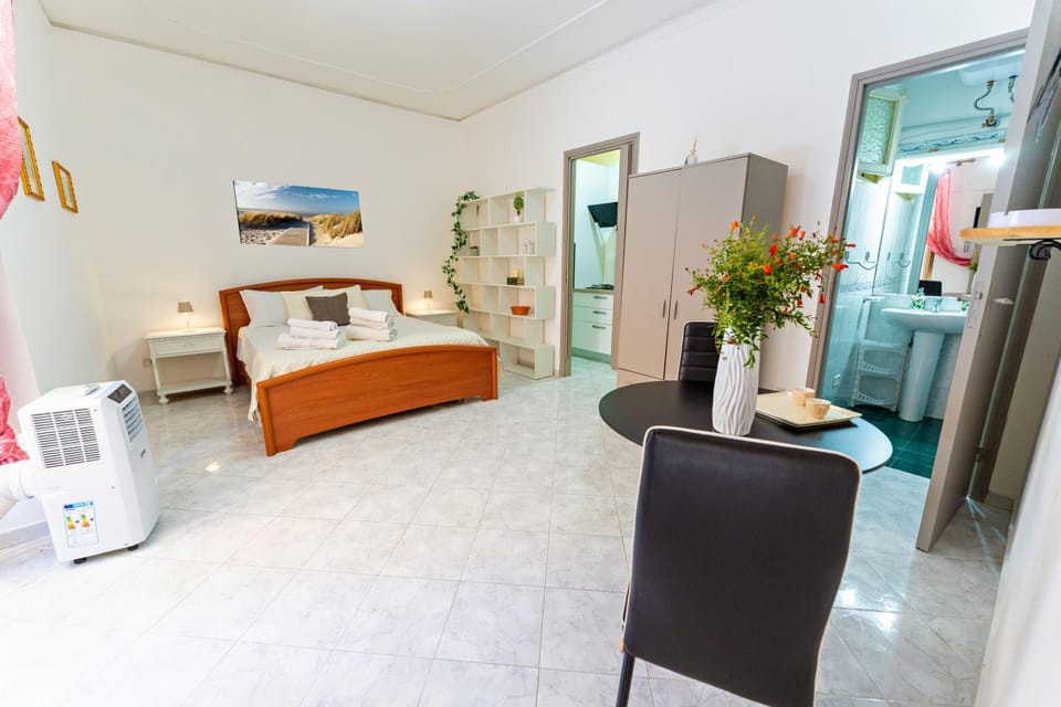 Photo of the whole room, Bedroom, air conditioner