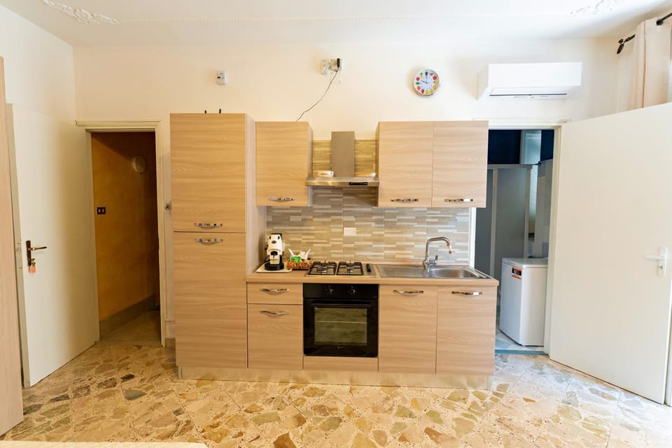 Kitchen or kitchenette, oven