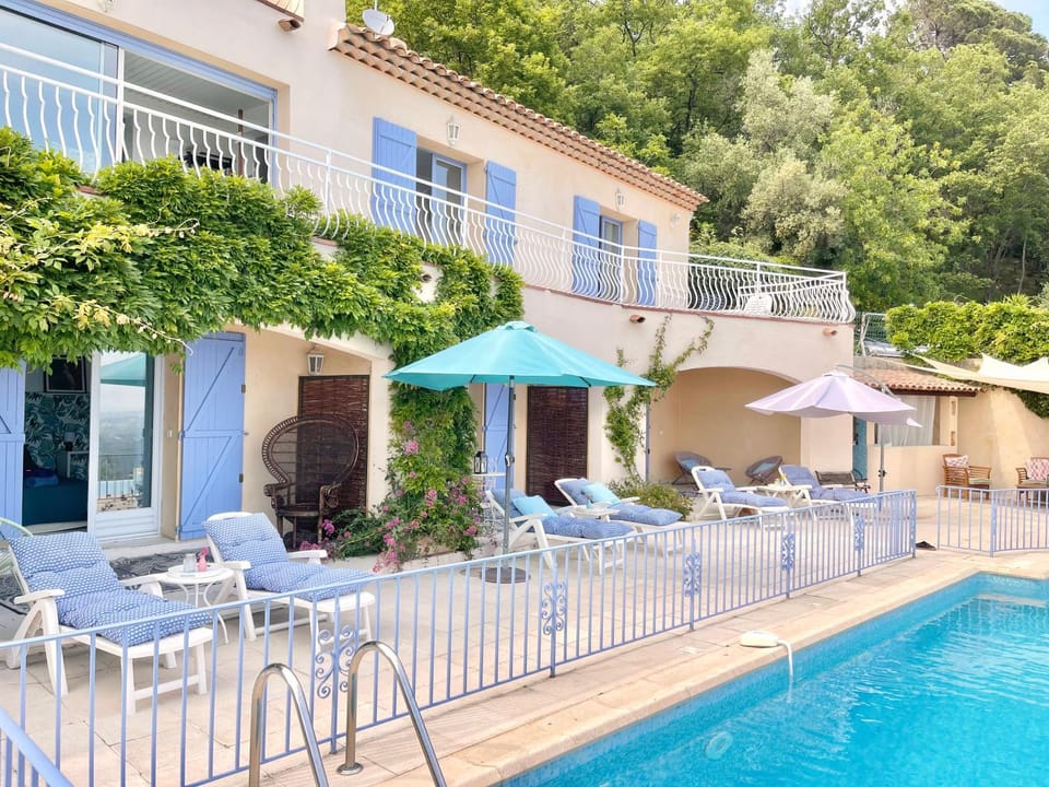 Property building, Patio, Solarium, Balcony/Terrace, Swimming pool