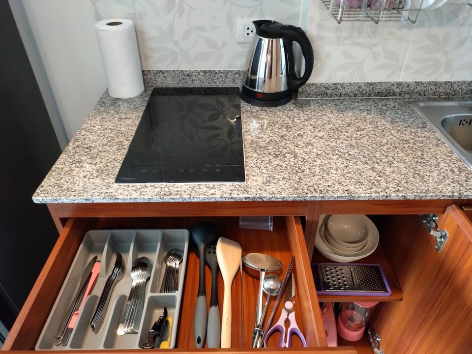 Coffee/tea facilities, Kitchen or kitchenette
