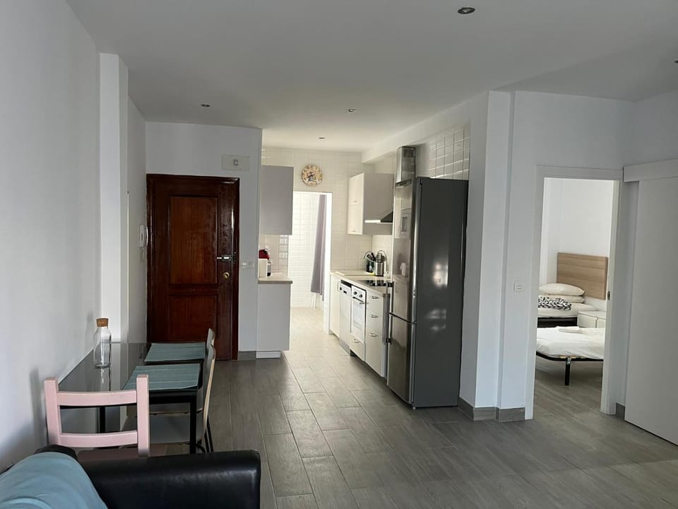 Kitchen or kitchenette, Seating area, Dining area