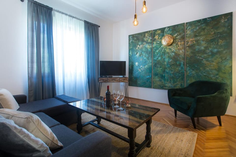 TV and multimedia, Living room, Seating area