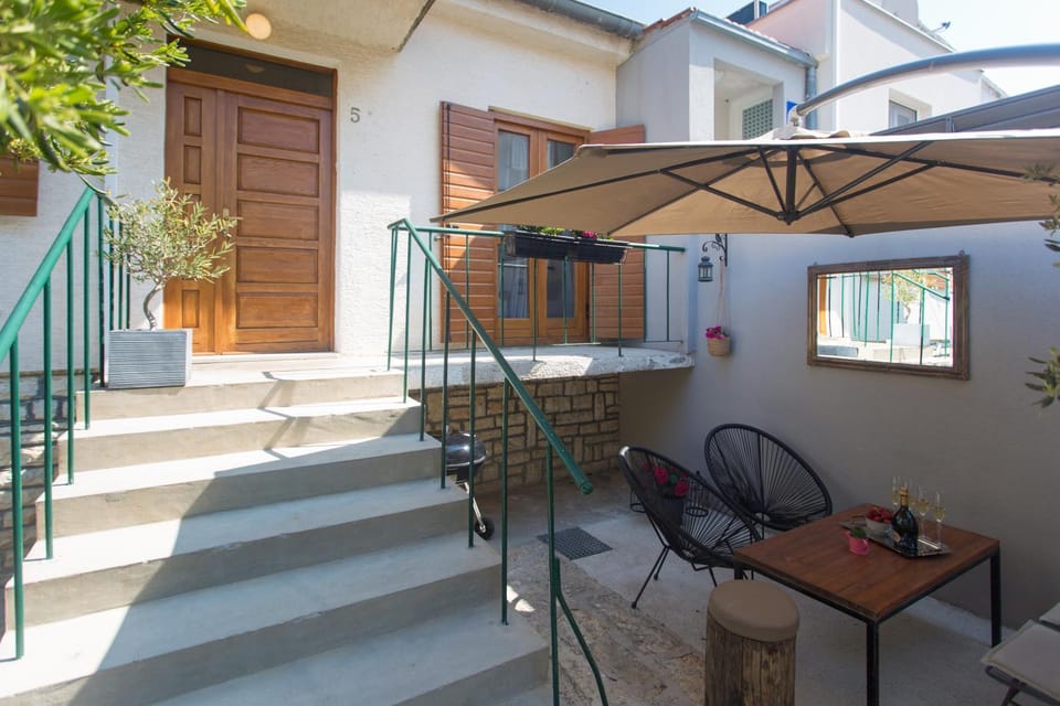Property building, Patio, Day, View (from property/room), Balcony/Terrace, Seating area