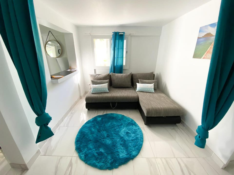 Bed, Living room, Seating area