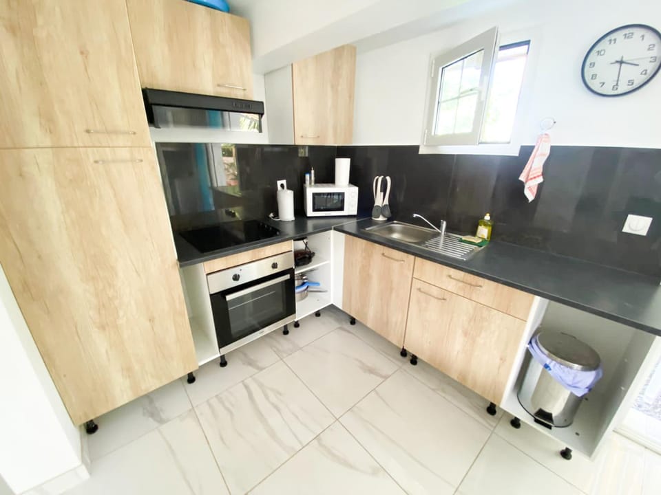 Kitchen or kitchenette, minibar, pet friendly, stove