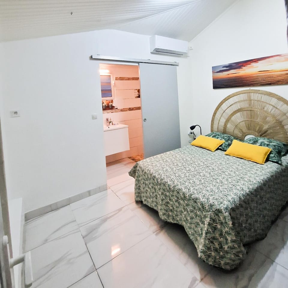 Bed, Photo of the whole room, Bedroom, towels, air conditioner