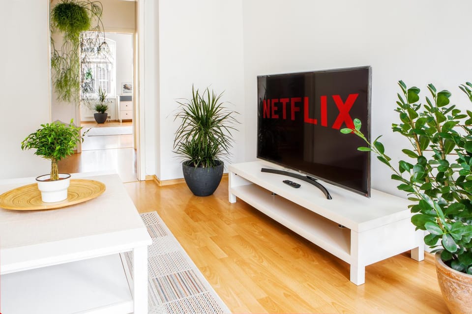 TV and multimedia, Living room, Evening entertainment