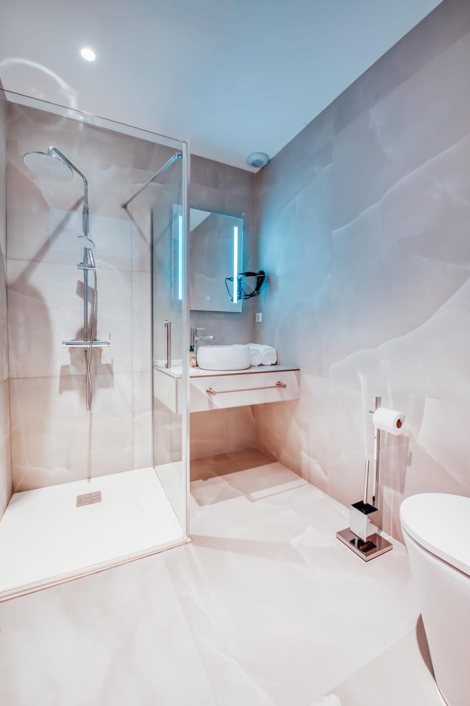 Shower, Toilet, Bathroom, towels