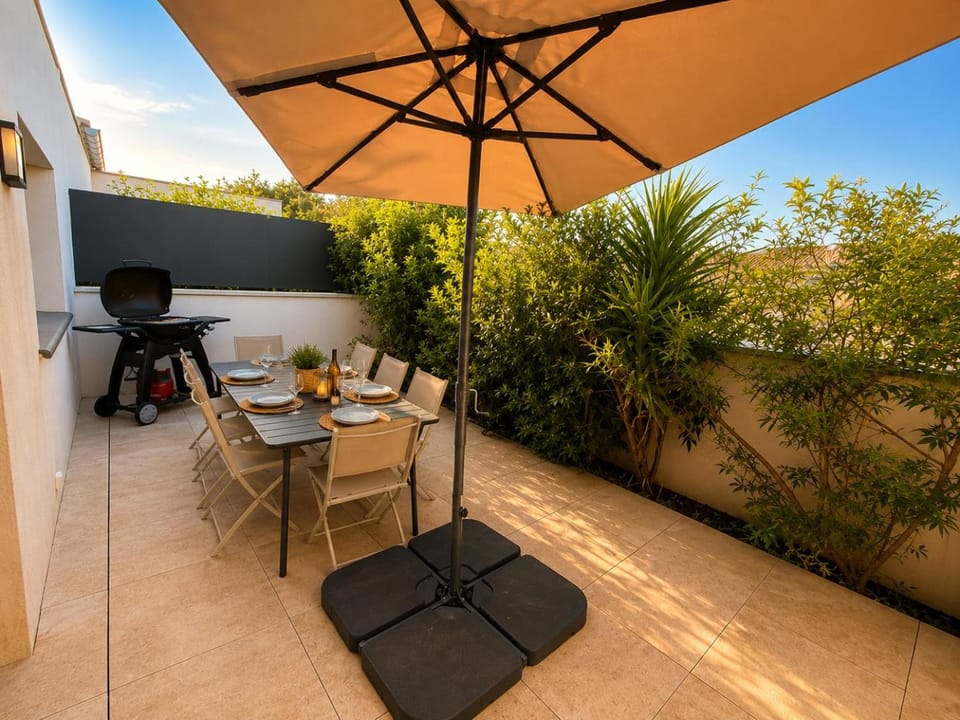 Patio, BBQ facilities
