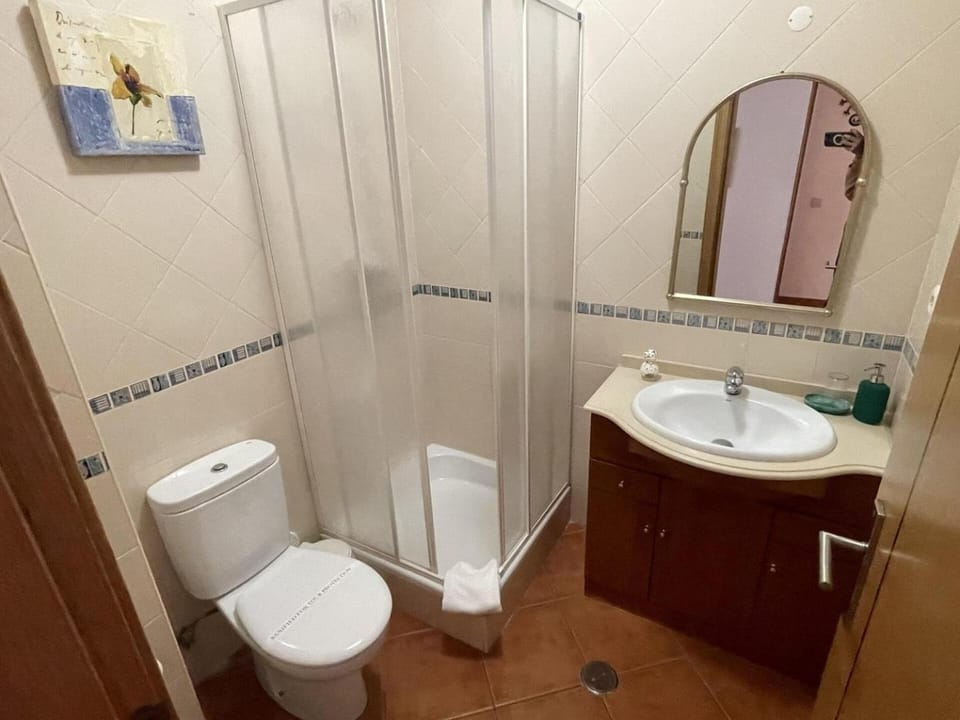 Shower, Toilet