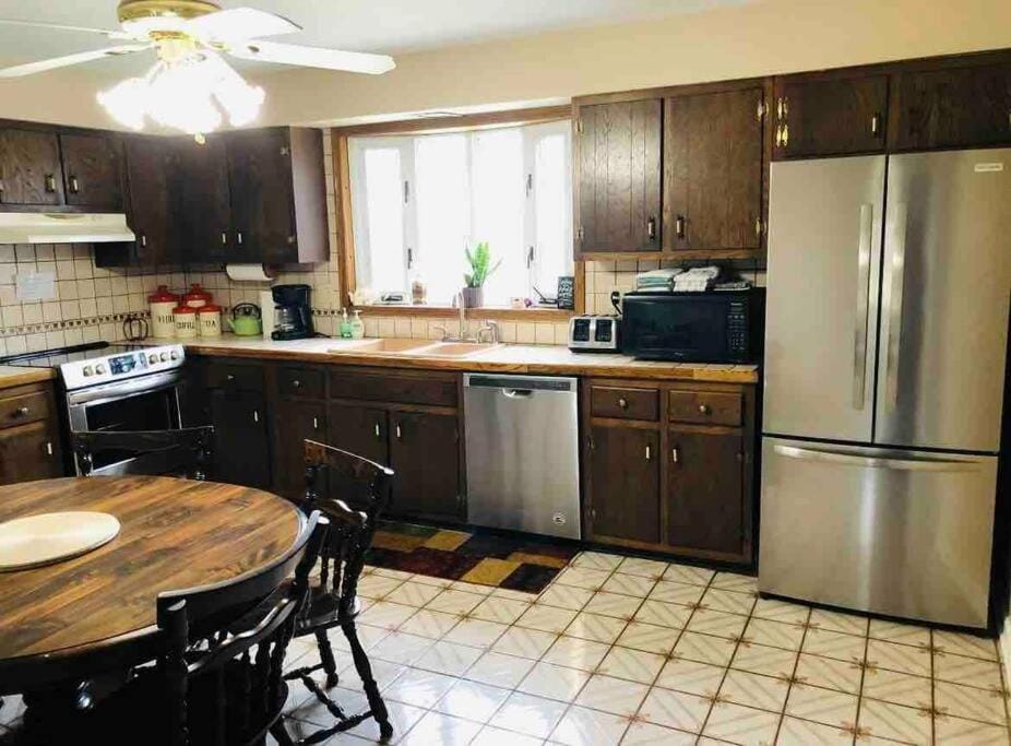 Family-Friendly Home CLOSE to SYR Univ DWNTWN & THE DOME! Location Location Location House in Dewitt