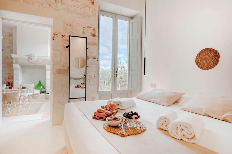 Bed, Photo of the whole room, Bedroom, Garden view, Garden view, fireplace