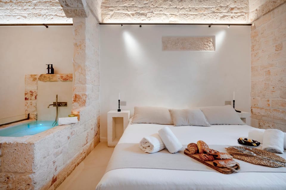 Photo of the whole room, Bedroom, Bath, towels