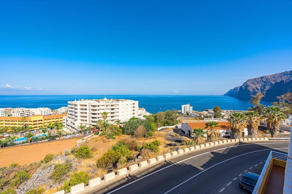 Luxury apartment with stunning ocean view Apartment in Acantilados de Los Gigantes