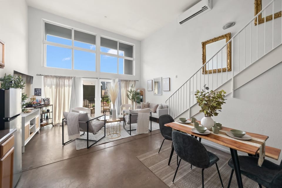 The Italian Retreat, Little Italy Apartment in San Diego