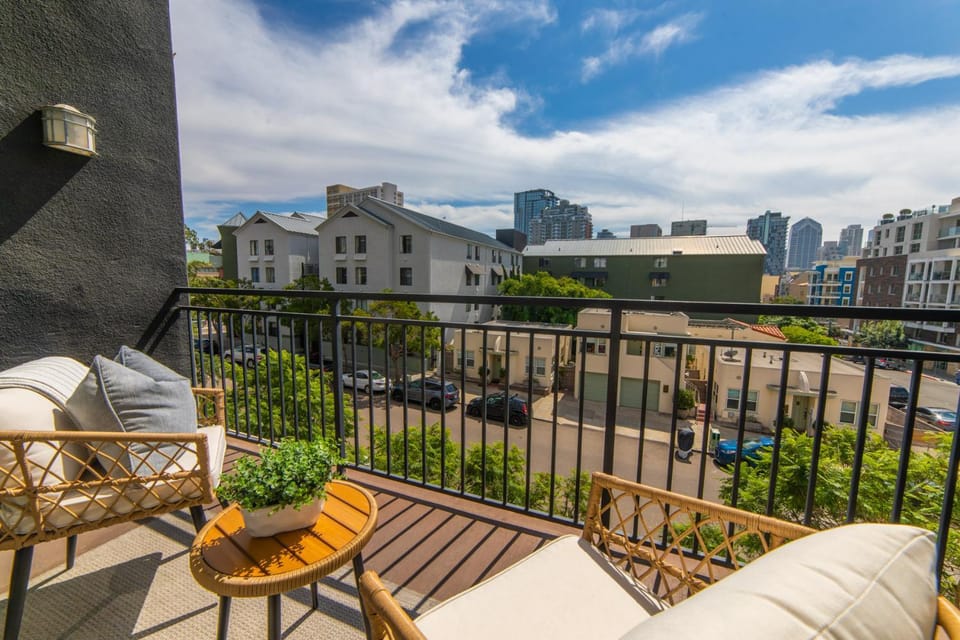 The Italian Retreat, Little Italy Apartment in San Diego