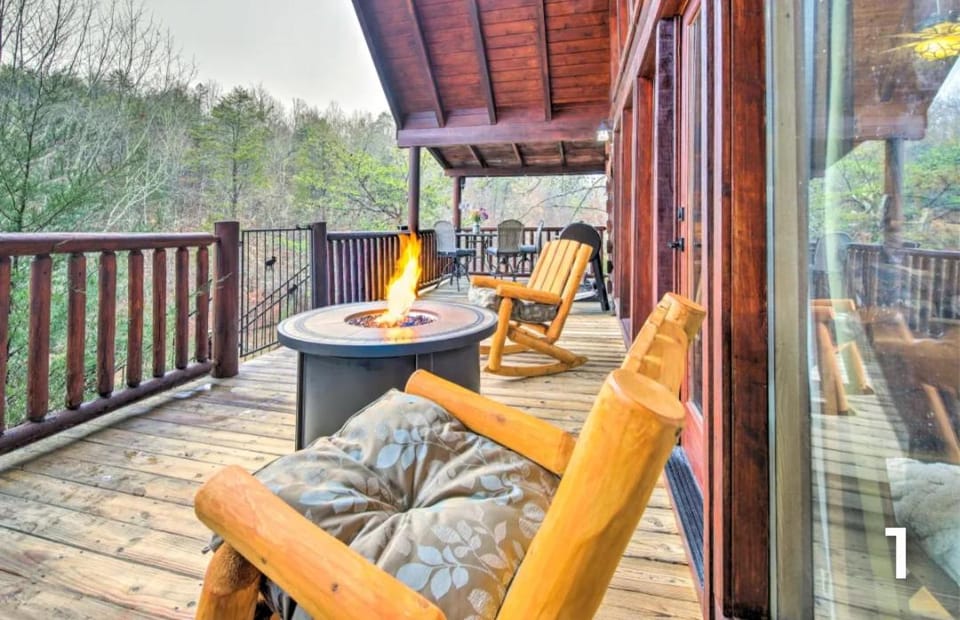 The Moose Cove Hideaway on the Lake House in Douglas Lake
