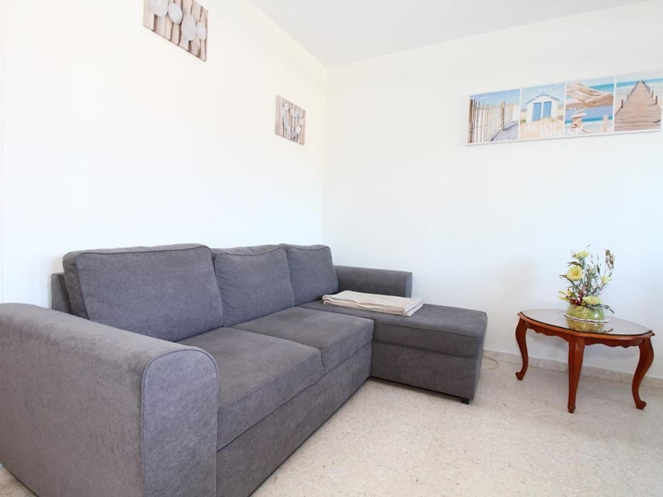 Bel Appartement T2 avec Loggia à 2 Min des Thermes, Wi-Fi, Classé 2 Étoiles - FR-1-553-211 Apartment in Balaruc-les-Bains
