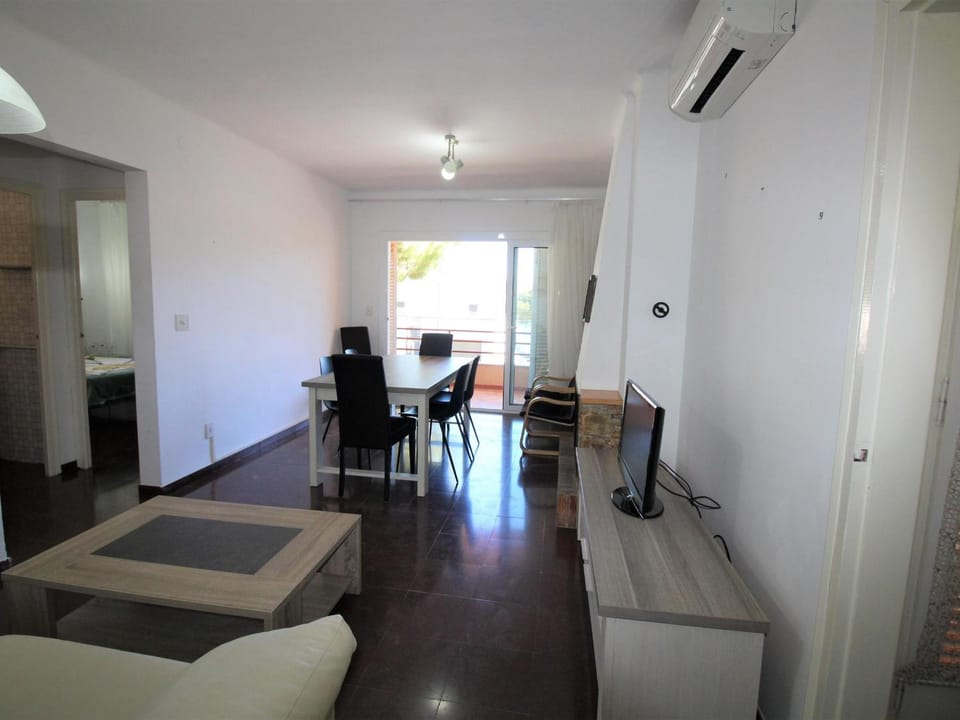 Apartamento tranquilo a 100m de la playa con aire acondicionado - ES-228-142 Apartment in Alt Empordà