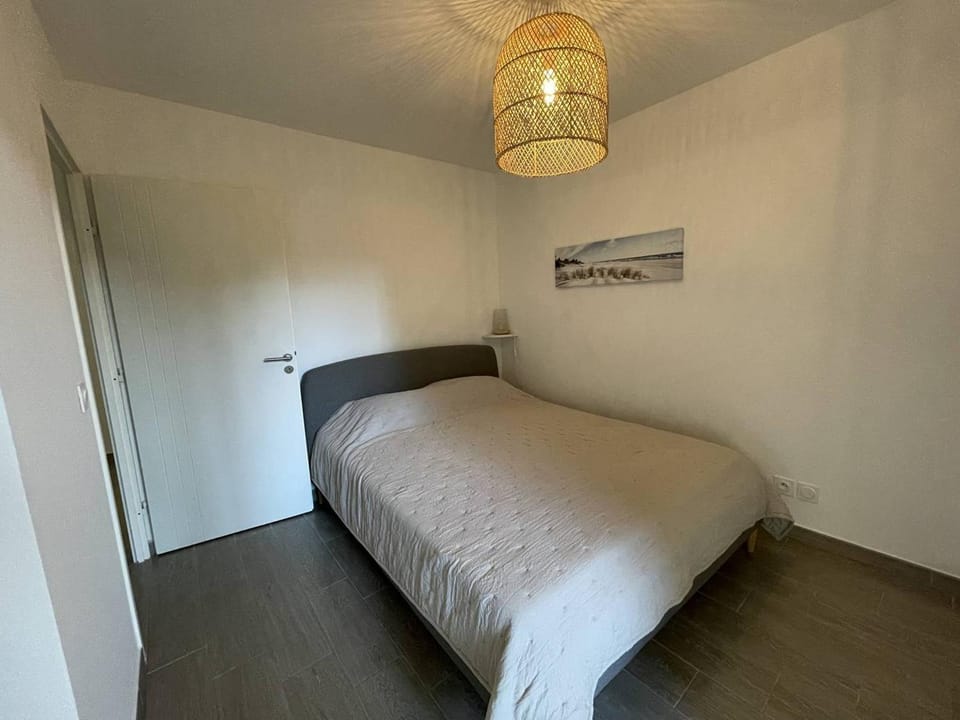 Appartement de Standing pour 4 Pers avec Jardin et Piscine à 500m de la Plage - FR-1-726-21 Apartment in La Croix-Valmer