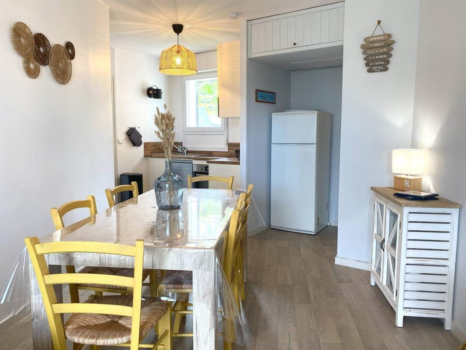 Appartement à Perros-Guirec avec Balcon Vue Mer et WIFI - FR-1-368-387 Apartment in Perros-Guirec