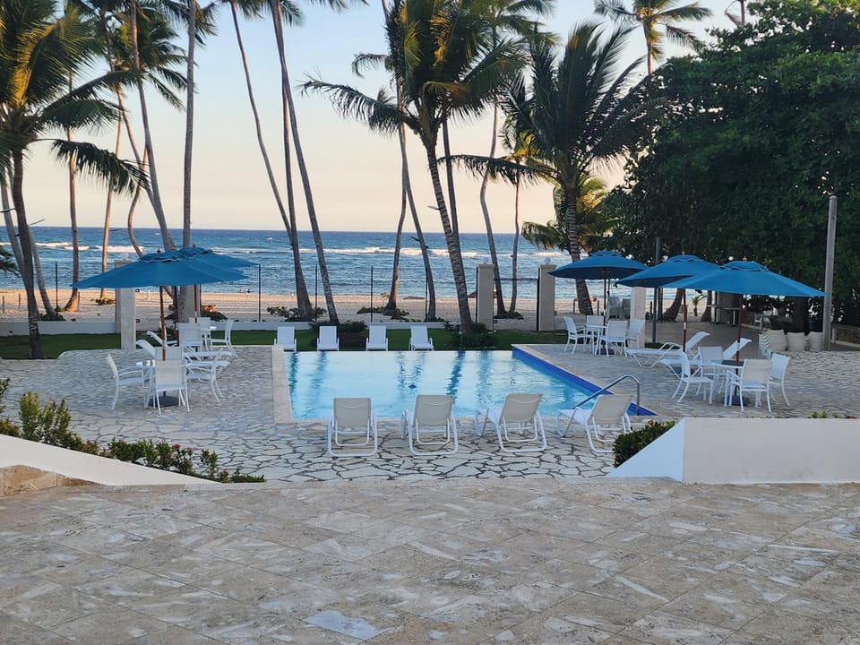 3 bedroom, front of the beach and pool Apartment in Juan Dolio