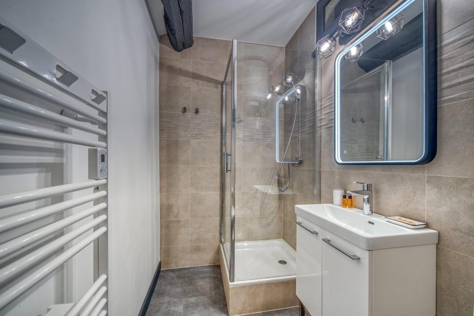 Shower, Bathroom, Bath, towels