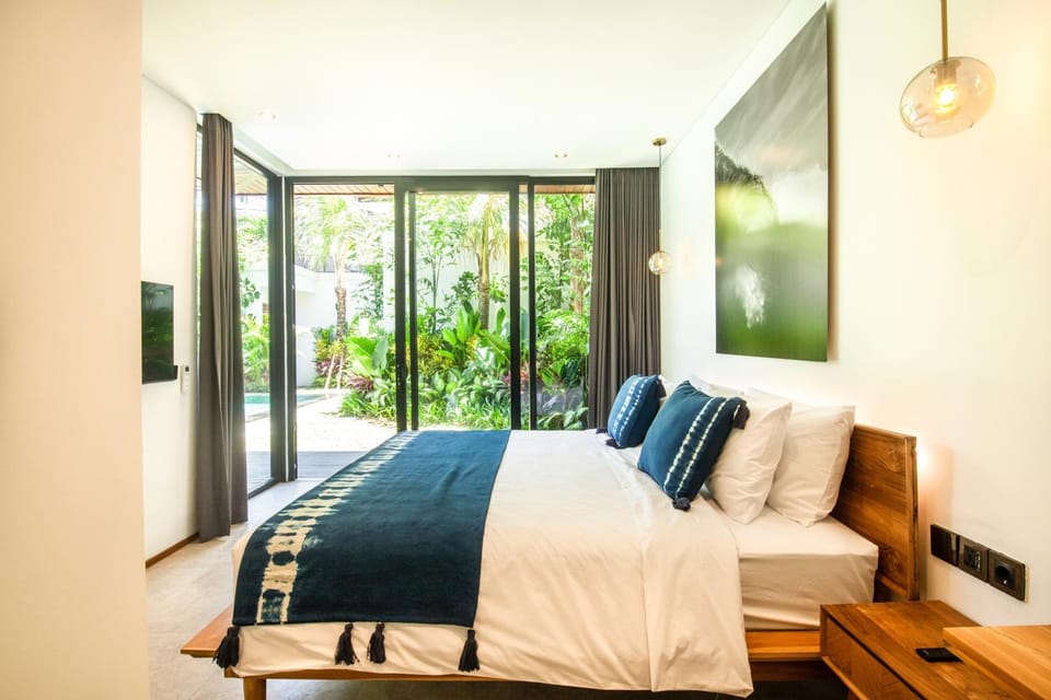 New 4BR Villa 200m to the beach Canggu Villa in Mengwi