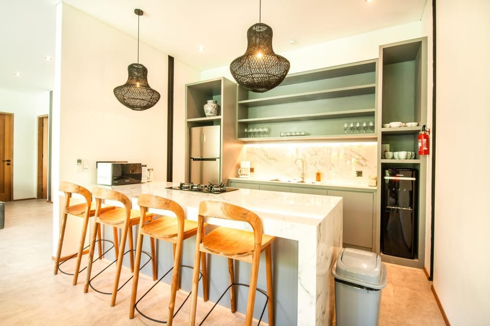 New 4BR Villa 200m to the beach Canggu Villa in Mengwi