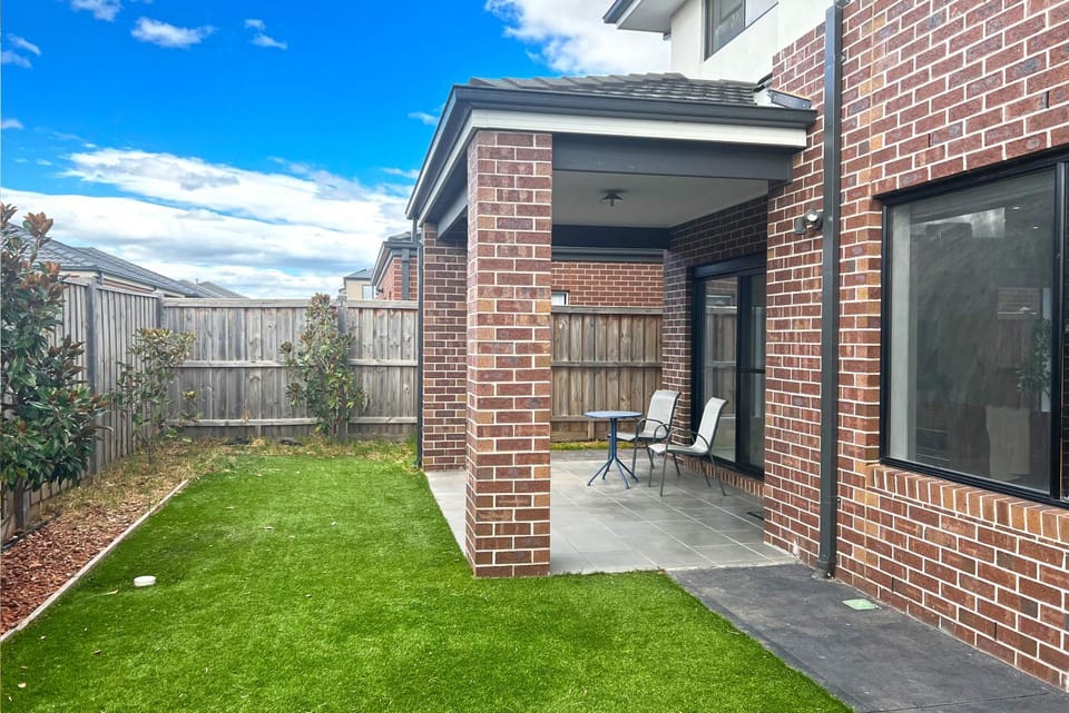 Property building, Day, Garden