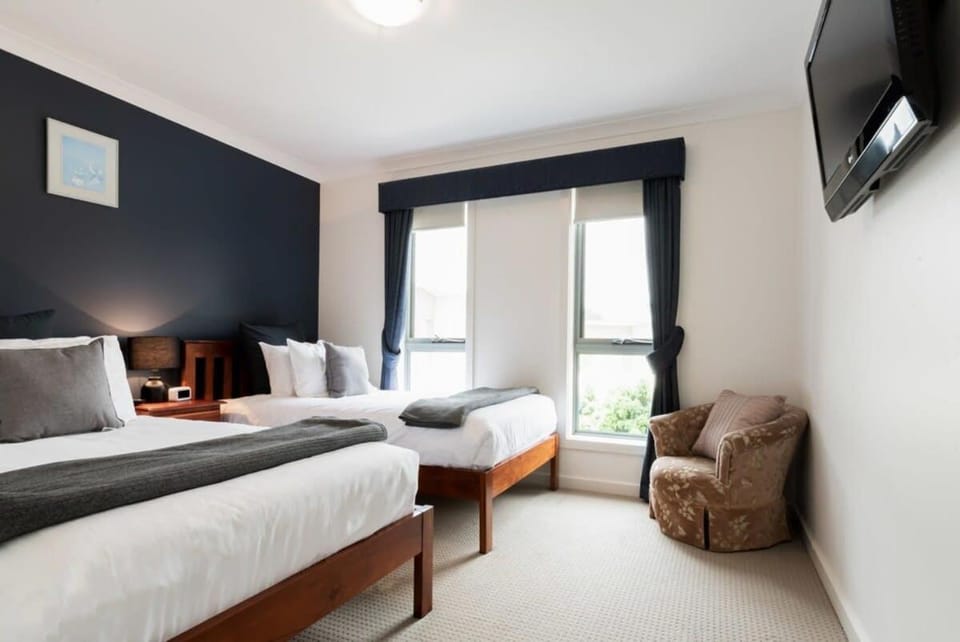 Comfortable Home 10 Minutes from Town - Wifi and Garage House in Tasmania