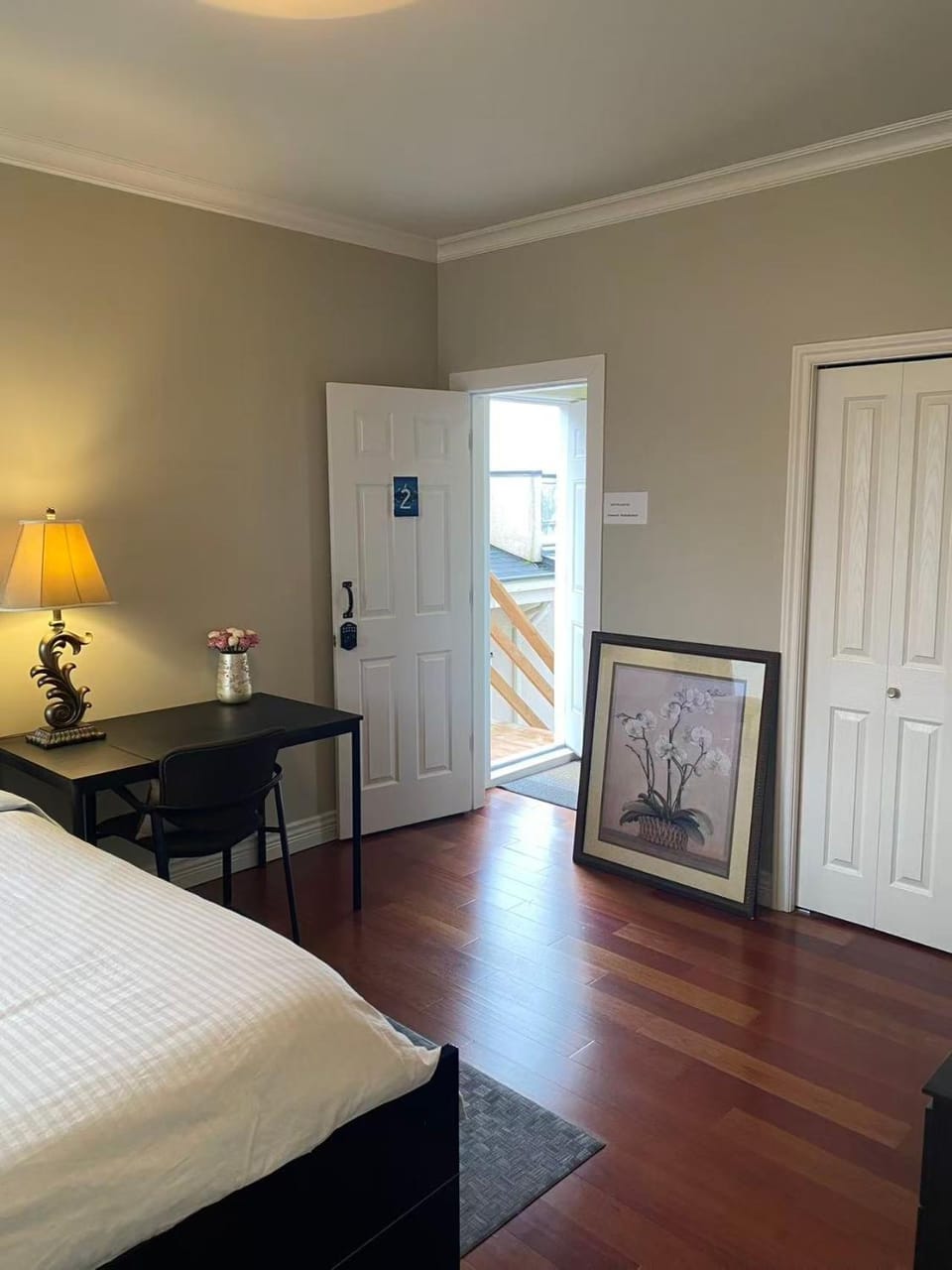 A quiet independent entrance suite on second floors with private bathroom close to YVR Vacation rental in Richmond